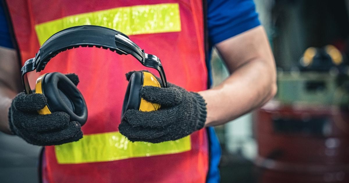 noise canceling headphones can protect hearing at work